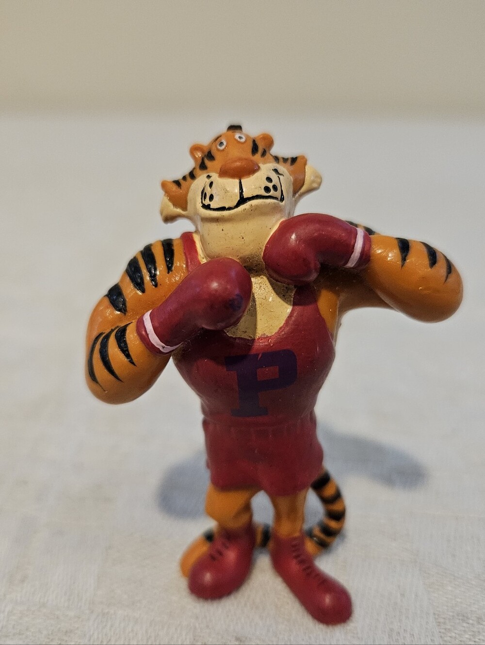 Vintage Beckers TIGER with Boxing Gloves P on shirt PVC Figure 2.5"